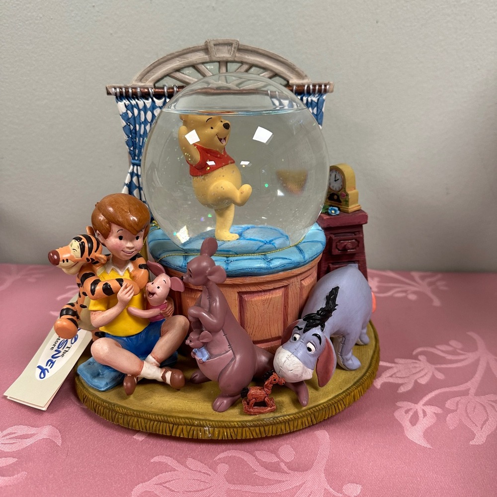 Disney Store Winnie the Pooh Musical Snow Globe Rumbly in My Tumbly Vintage Tag